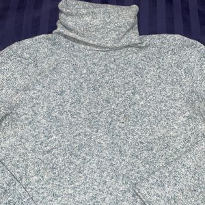 Women’s Columbia sweater, Size L